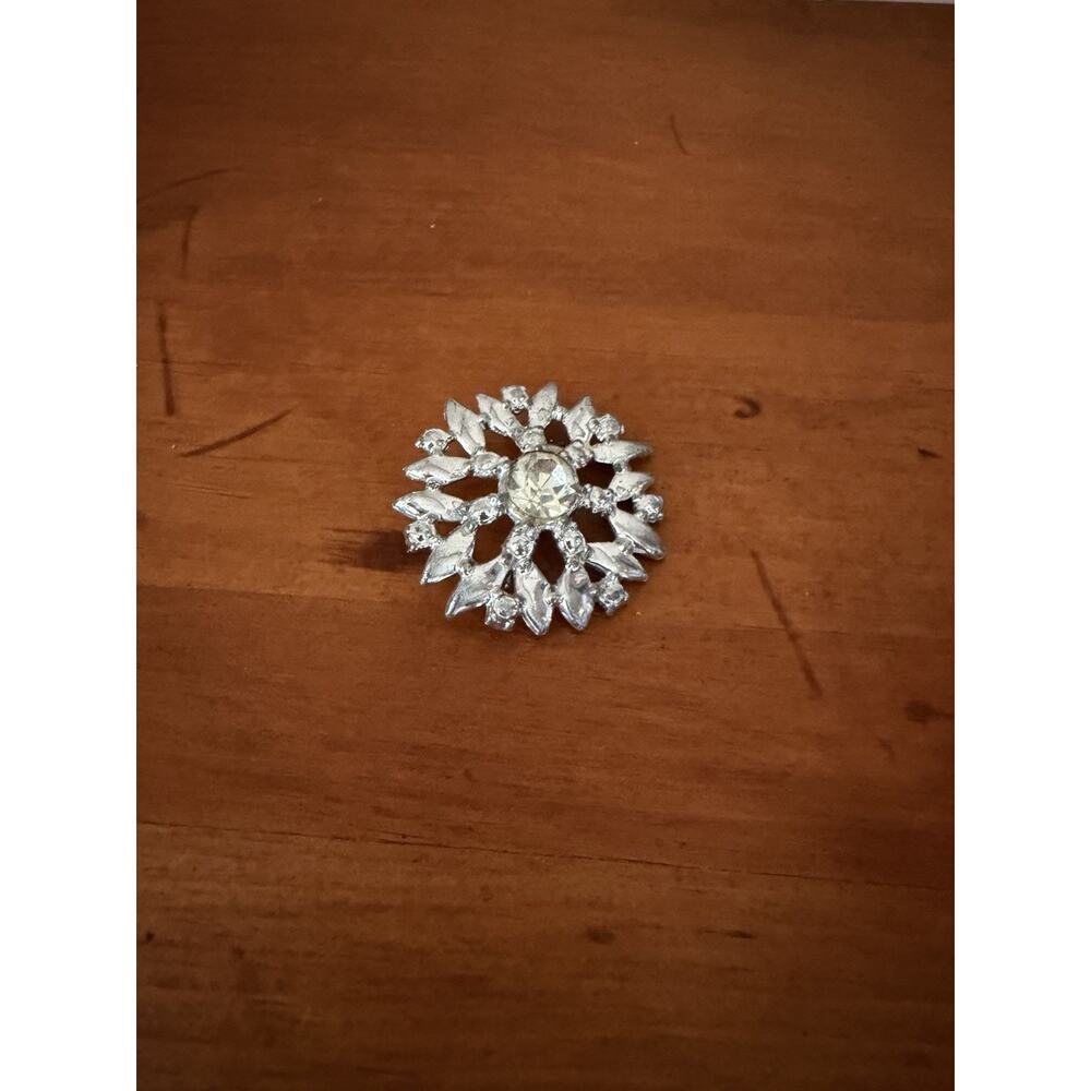 Vintage Mid Century Silver Tone Flower Snowflake Rhinestone Brooch Pin